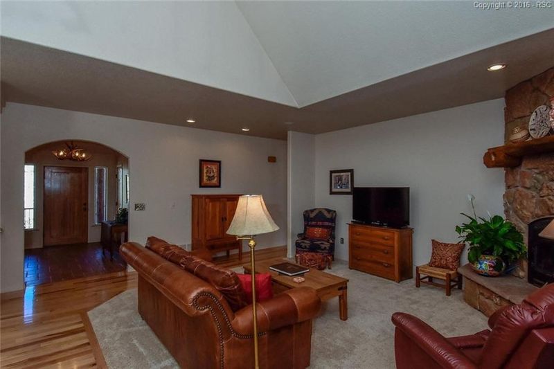 6477 Wauconda Dr, Larkspur, CO 80118