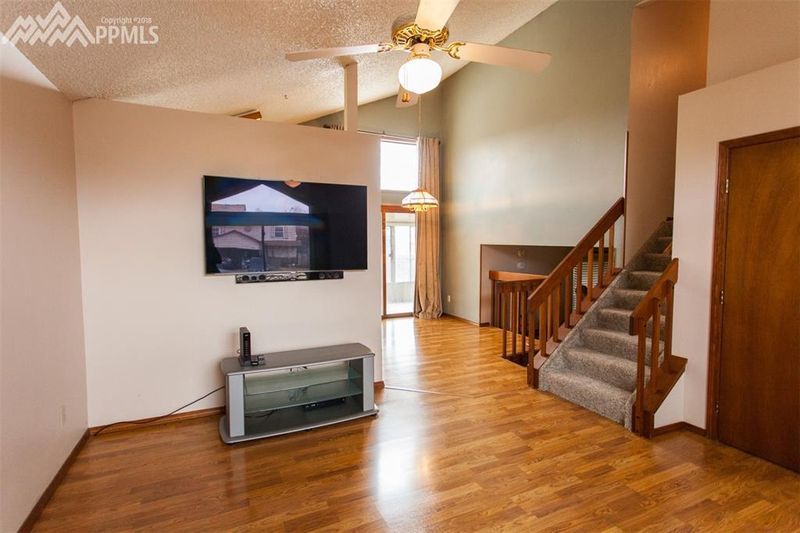 6485 Lonsdale Dr, Colorado Springs, CO 80915