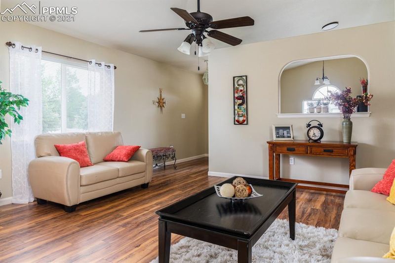 650 Ardath Ln, Pueblo, CO 81005