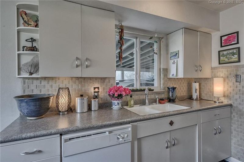 654 Glen Eyrie Cir, Colorado Springs, CO 80904