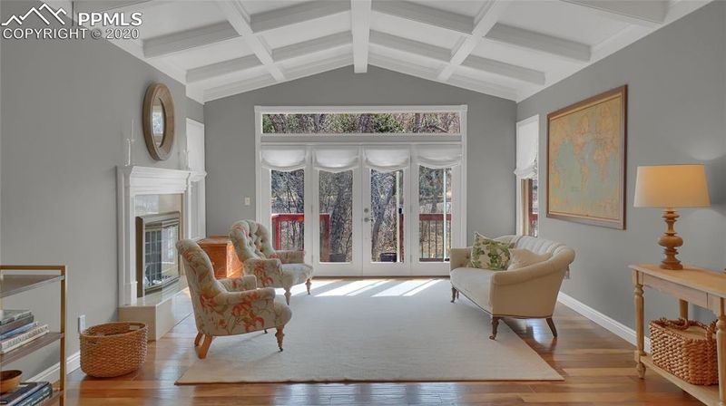 655 N Bear Paw Ln, Colorado Springs, CO 80906