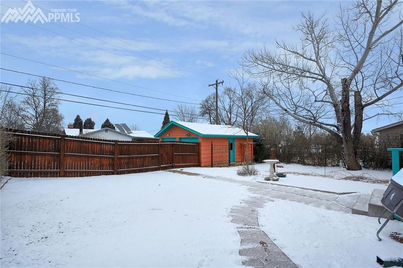 655 Manitou Blvd, Colorado Springs, CO 80904