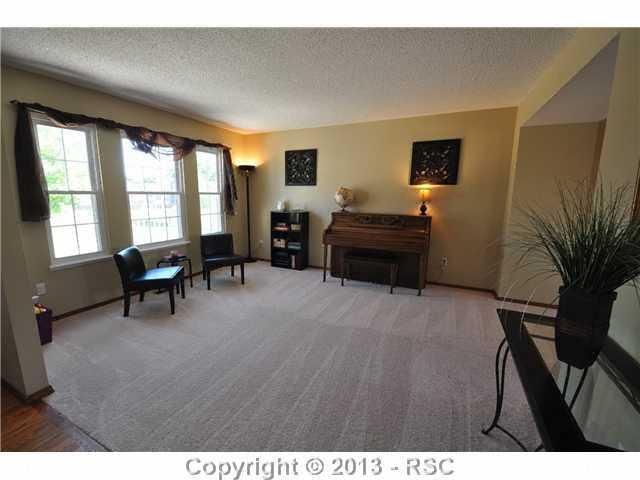 655 Robinglen Ct, Colorado Springs, CO 80906