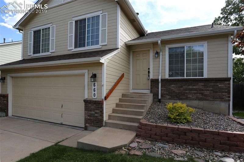 660 Golden Eagle Dr, Colorado Springs, CO 80916