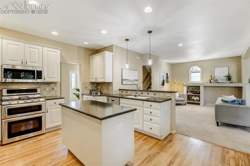 660 Pony Ln, Colorado Springs, CO 80904