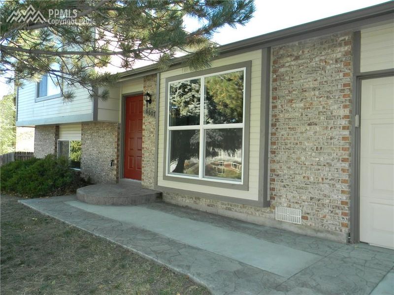 6607 Charter Dr, Colorado Springs, CO 80918