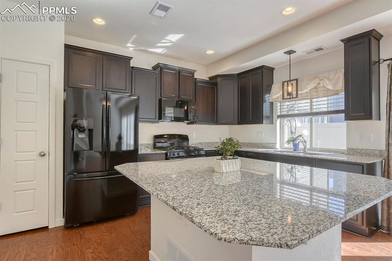 6611 Thicket Pass Ln, Colorado Springs, CO 80927
