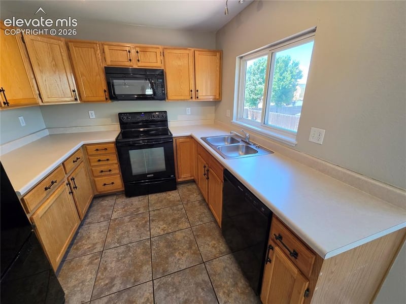 6620 Oakwood Blvd, Colorado Springs, CO 80923