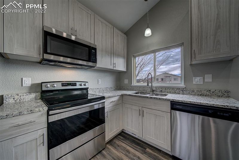 6635 Bear Tooth Dr, Colorado Springs, CO 80923