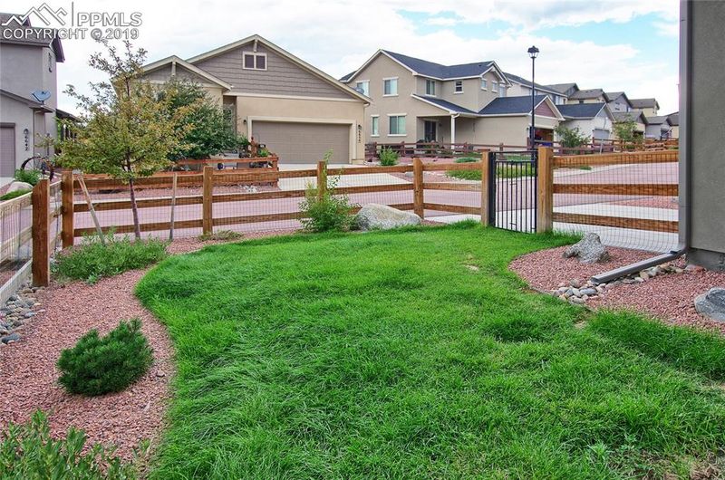 6643 Lucky Star Ln, Colorado Springs, CO 80923