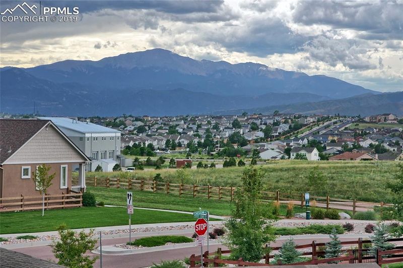 6643 Lucky Star Ln, Colorado Springs, CO 80923