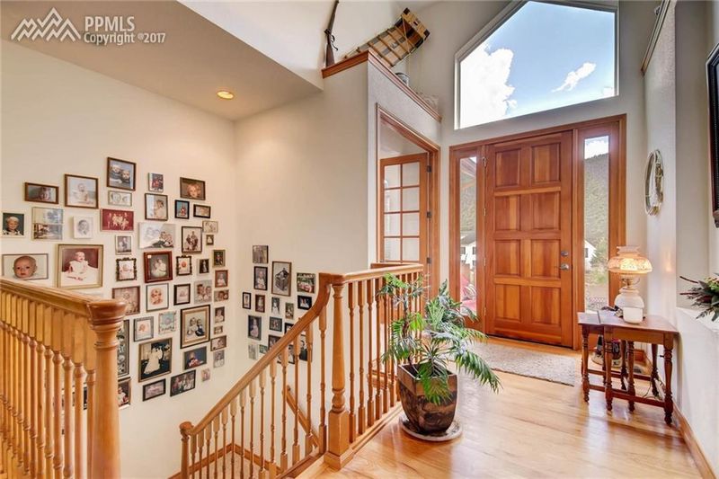 6644 Apache Pl, Larkspur, CO 80118