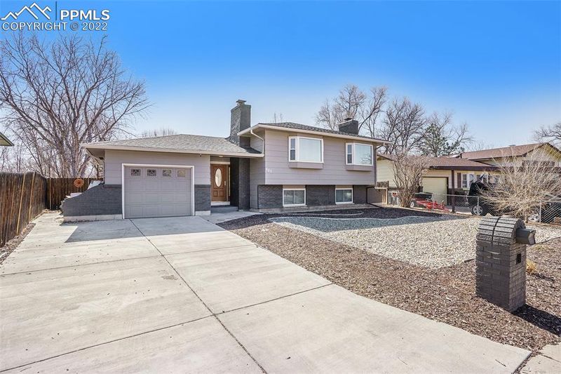 665 Dexter St, Colorado Springs, CO 80911