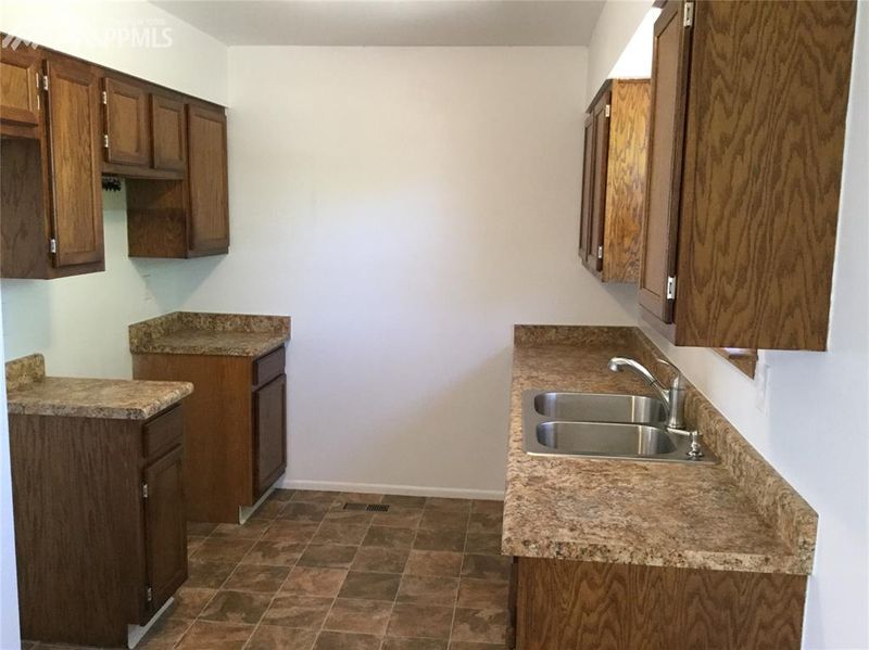 6670 Brook Forest Dr, Colorado Springs, CO 80911