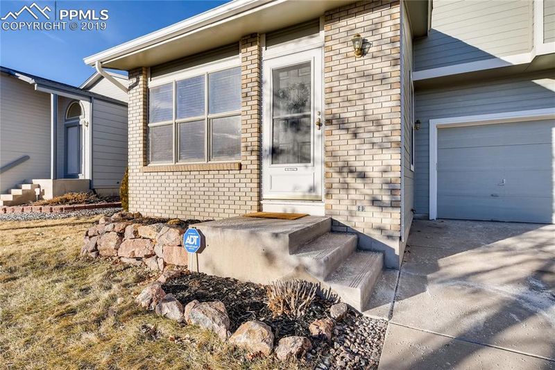 6680 Bear Tooth Dr, Colorado Springs, CO 80923