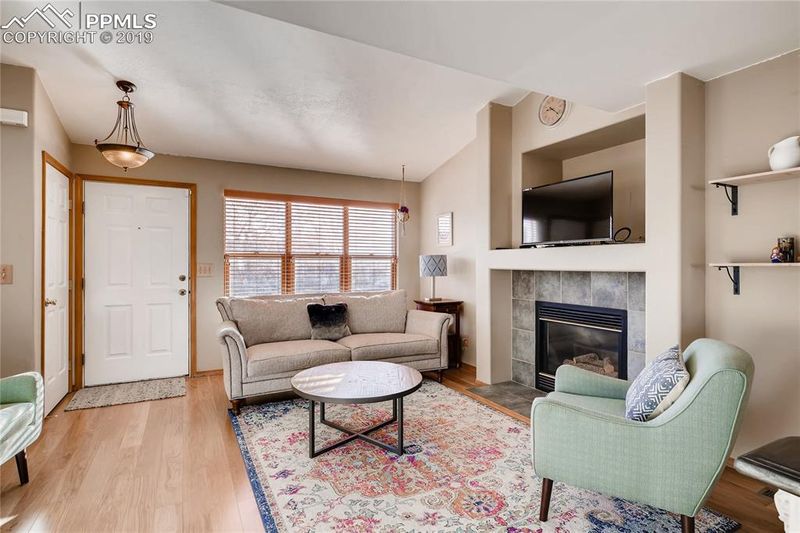 6680 Bear Tooth Dr, Colorado Springs, CO 80923