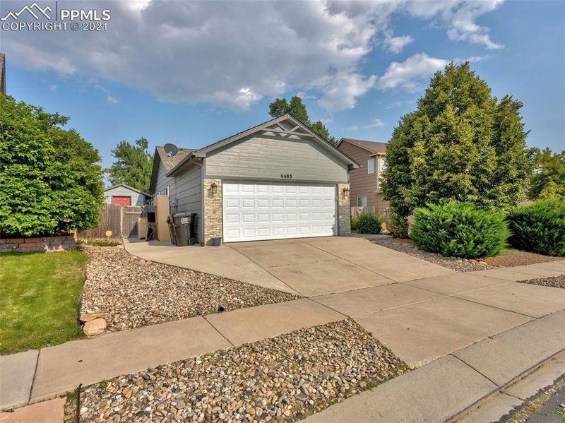 6683 Snowy Range Dr, Colorado Springs, CO 80923