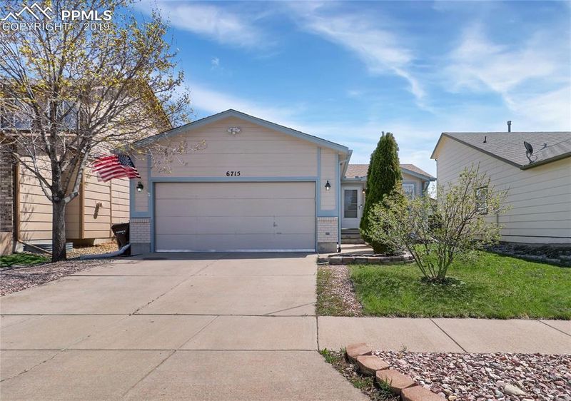 6715 Bear Tooth Dr, Colorado Springs, CO 80923