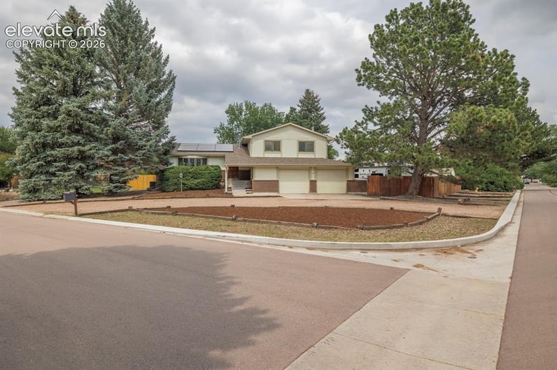 6717 Bishop Dr, Colorado Springs, CO 80918