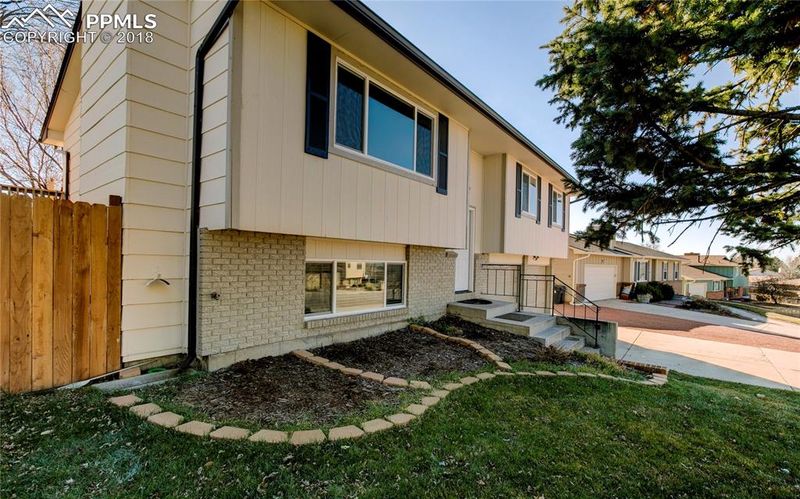 6717 Nokomis Cir, Colorado Springs, CO 80915