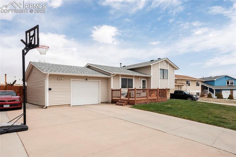 6725 Blue River Way, Colorado Springs, CO 80911