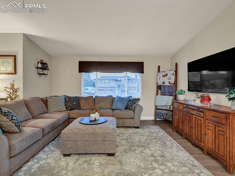 6732 Knight Dr, Colorado Springs, CO 80918