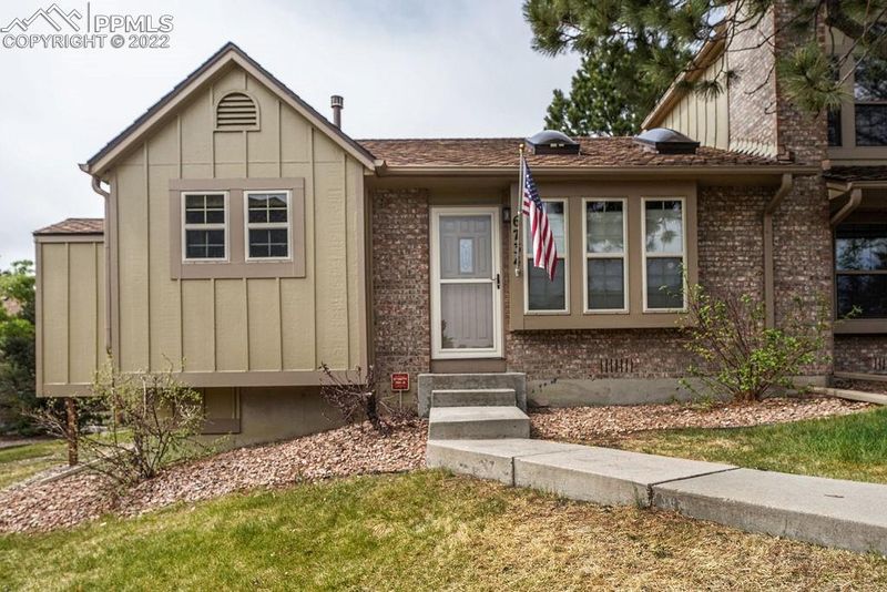 6734 Overland Dr, Colorado Springs, CO 80919