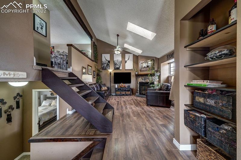 6734 Overland Dr, Colorado Springs, CO 80919
