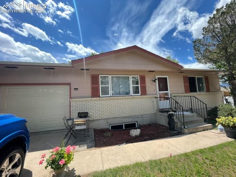 6749 Dale Rd, Colorado Springs, CO 80915