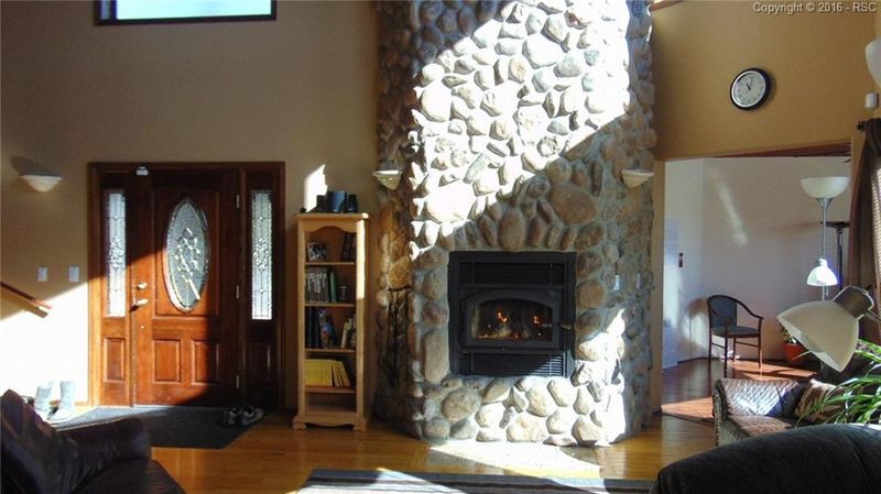 675 Highroad Dr, Divide, CO 80814