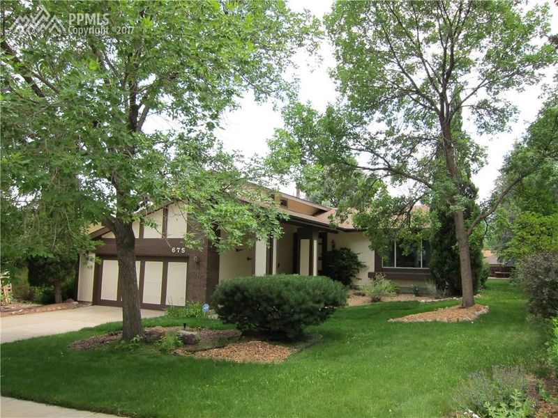 675 Red Cliff Rd, Colorado Springs, CO 80906