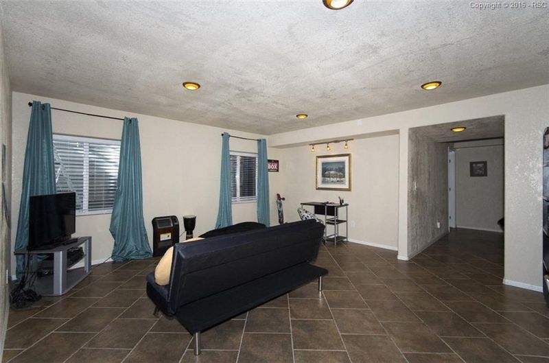 6752 Prairie Wind Dr, Colorado Springs, CO 80923