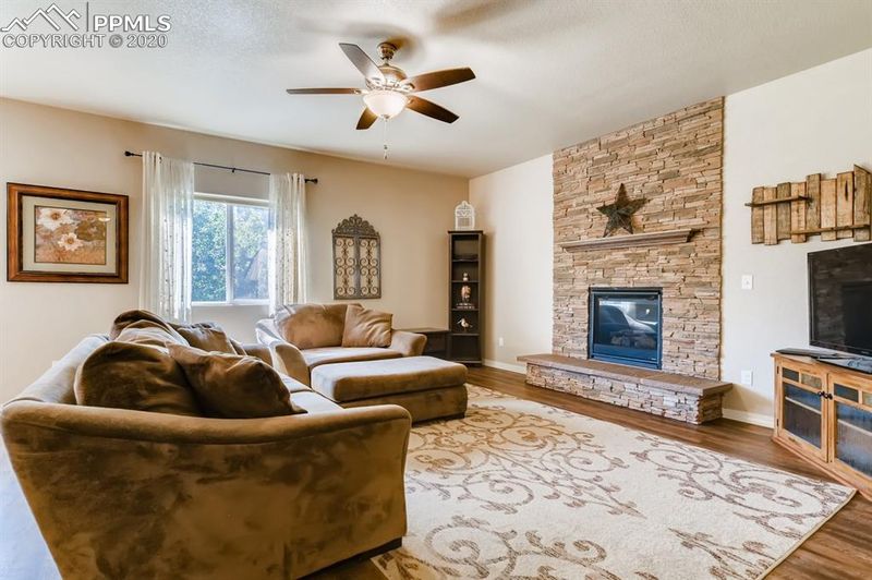 6808 Sandyford Ln, Colorado Springs, CO 80923