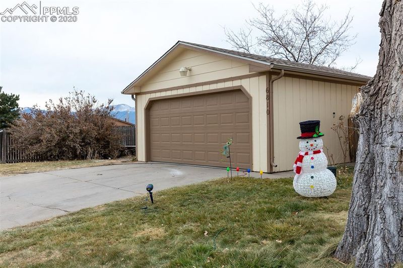 6810 Cory Pl, Colorado Springs, CO 80915