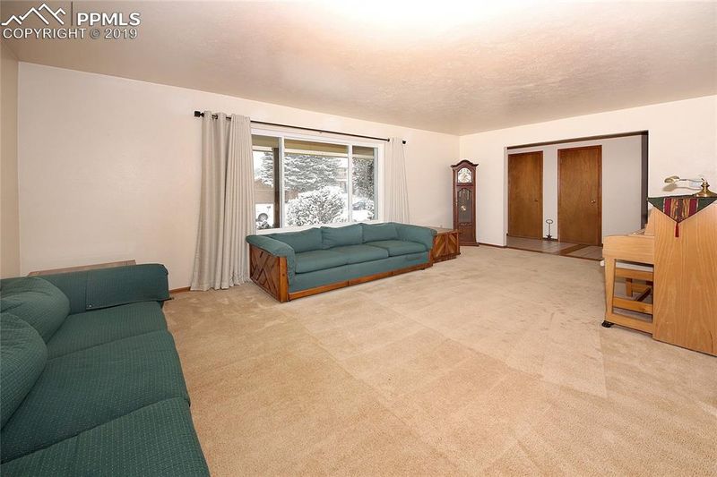 6815 Dauntless Ct, Colorado Springs, CO 80919