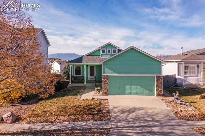 6818 Lost Springs Dr, Colorado Springs, CO 80923