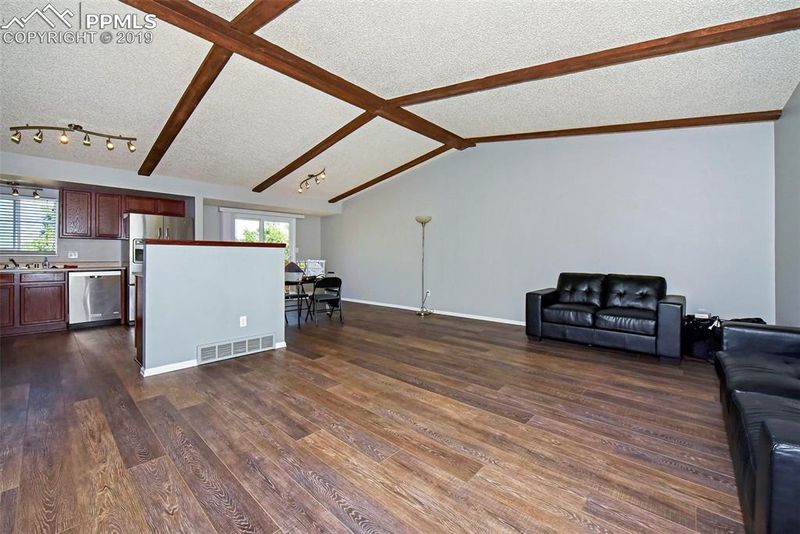 6822 Snowbird Ter, Colorado Springs, CO 80918