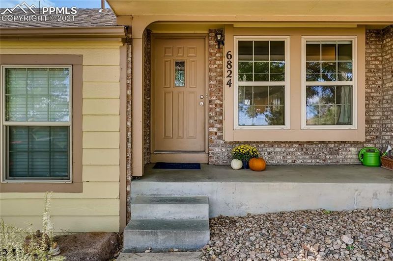 6824 Ravencrest Dr, Colorado Springs, CO 80919