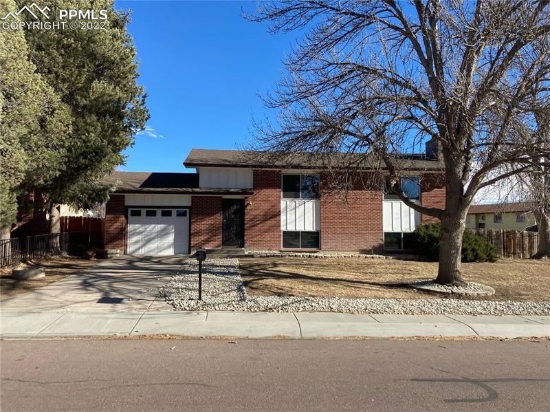6825 Harding St, Colorado Springs, CO 80911