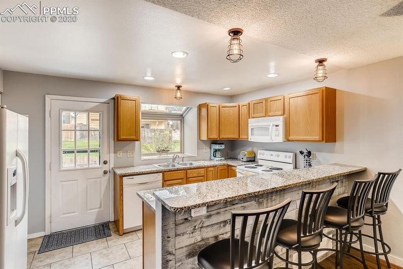6825 Mountain Top Ln, Colorado Springs, CO 80919