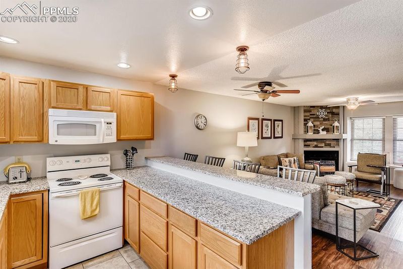 6825 Mountain Top Ln, Colorado Springs, CO 80919