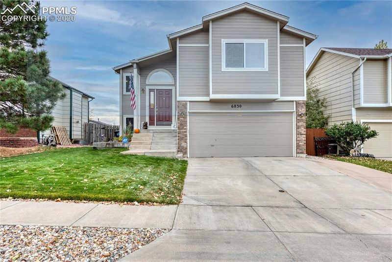 6830 Bear Tooth Dr, Colorado Springs, CO 80923