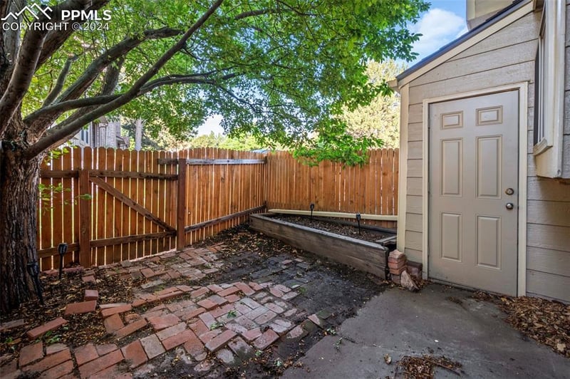 6838 Overland Dr, Colorado Springs, CO 80919