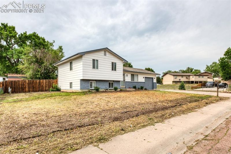 6840 Chesterfield St, Colorado Springs, CO 80911