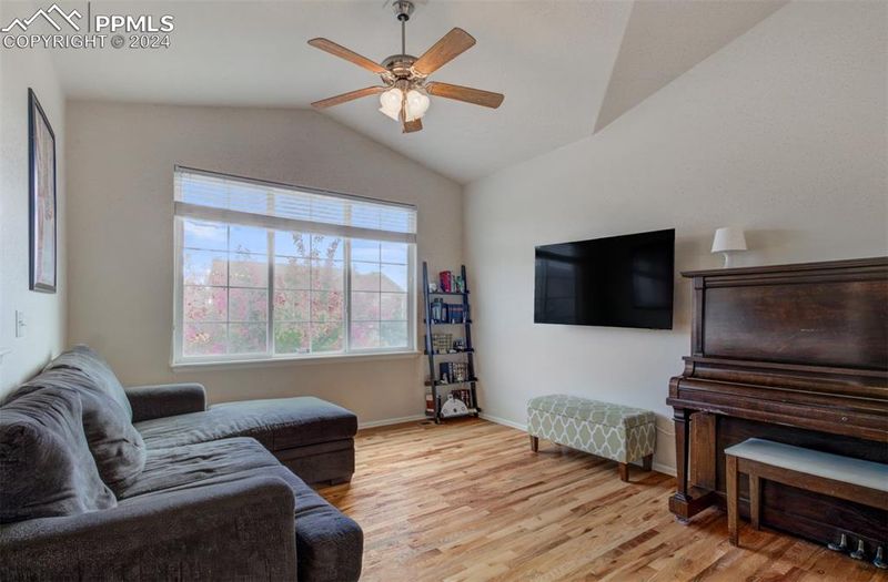 6841 Red Cardinal Loop, Colorado Springs, CO 80908