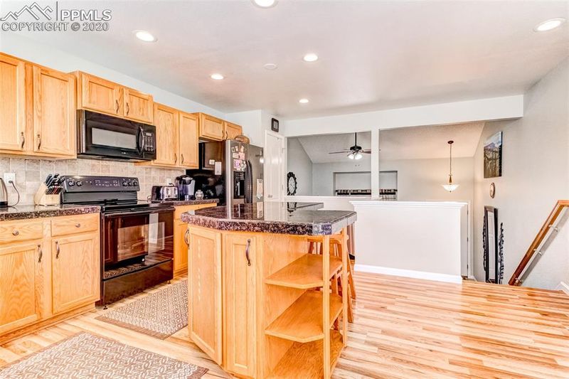 6847 Lost Springs Dr, Colorado Springs, CO 80923