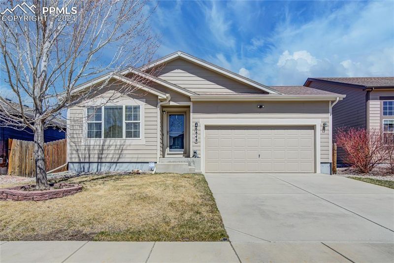 6848 Shimmering Leaf Rd, Colorado Springs, CO 80908