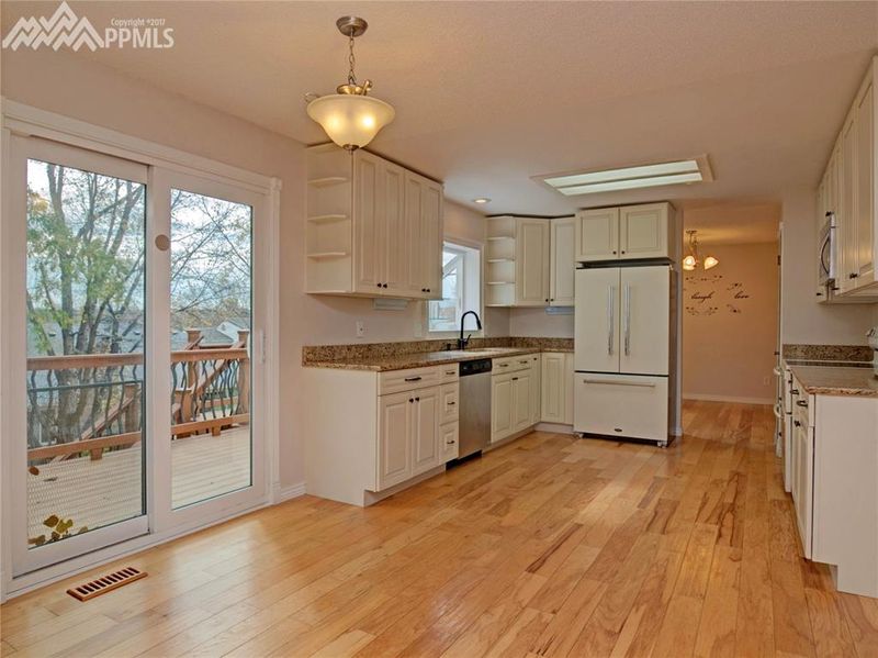 685 W Saddlemountain Rd, Colorado Springs, CO 80919