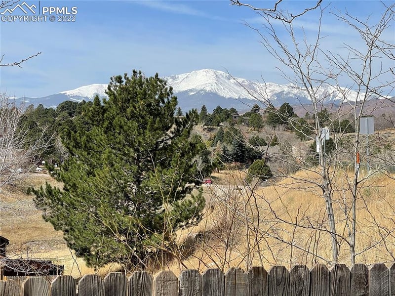 6850 Ravencrest Dr, Colorado Springs, CO 80919