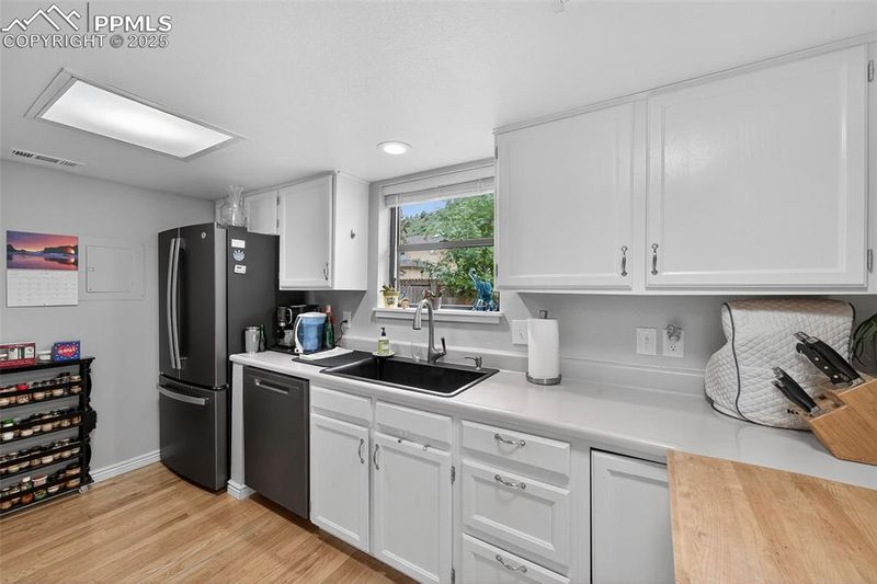 686 Echo Ln, Colorado Springs, CO 80904